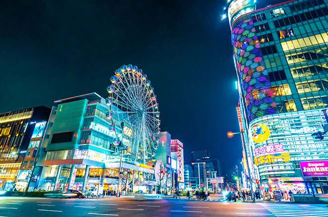 夜の栄は、まるで秘密基地 の画像